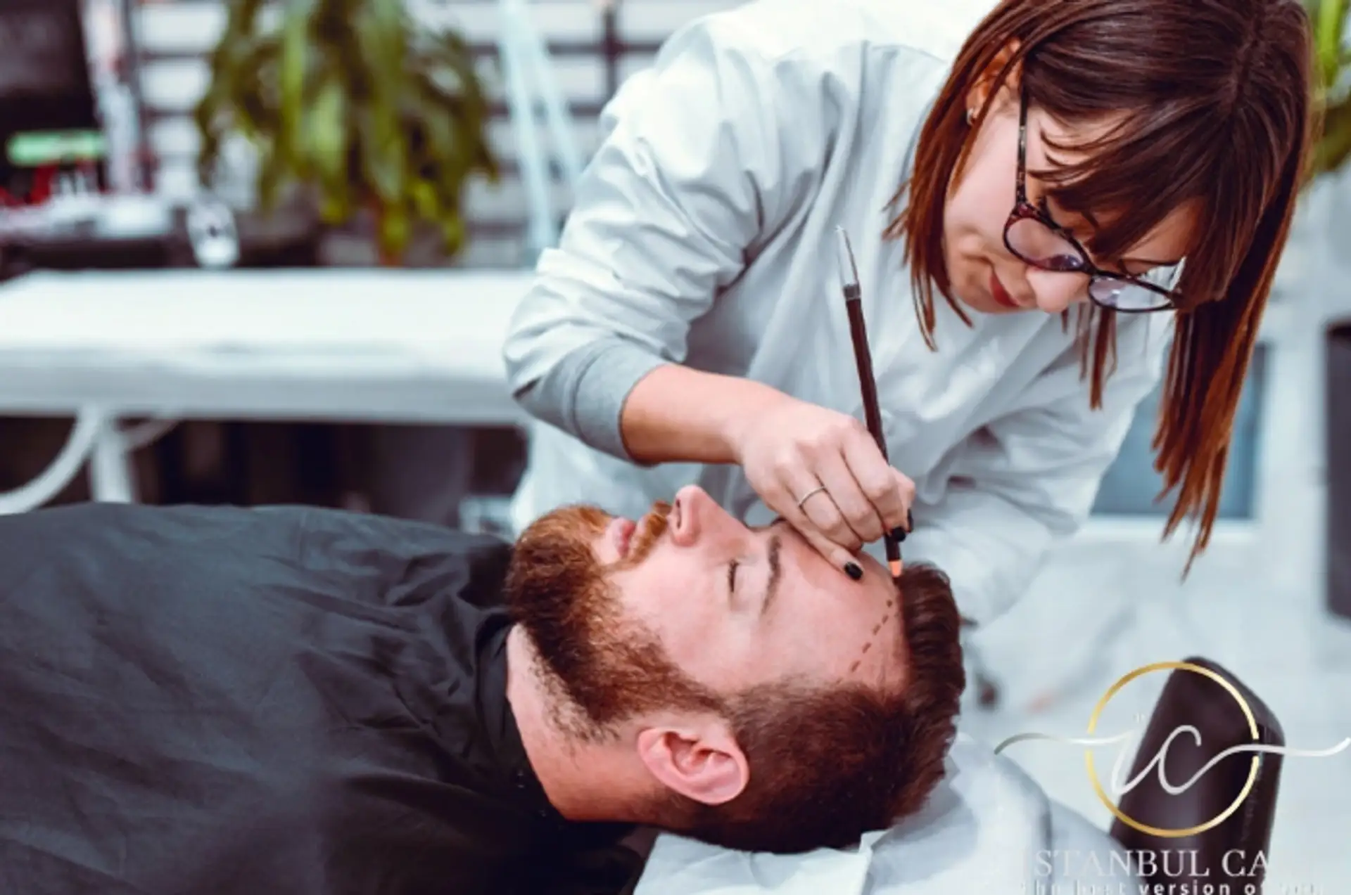 Hair transplant before and after projection tool